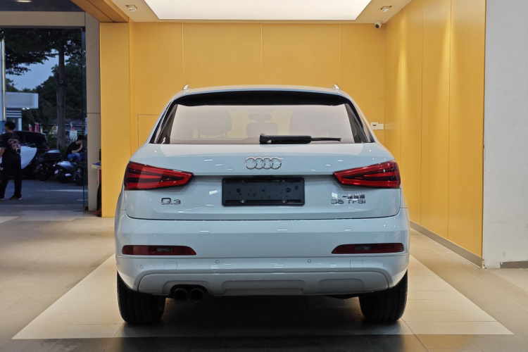 Audi Q3 2016 car image #5