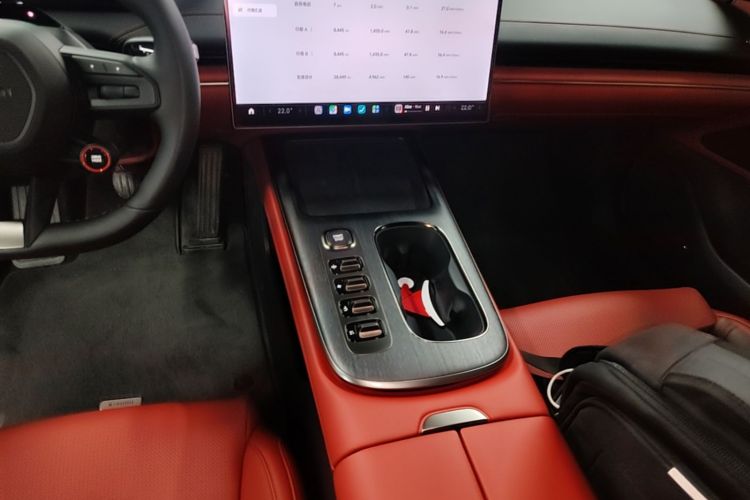 MI SU7 2024 immagine di auto #14