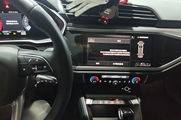 Audi Q3 2023 car image #13
