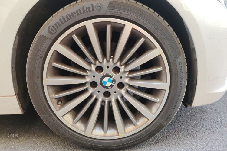 BMW 3 Series 2019 car image #9
