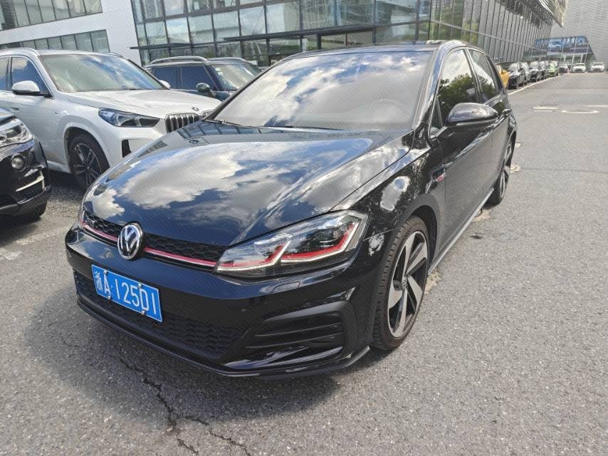 Volkswagen GolfGTI 2019 immagine di auto 
