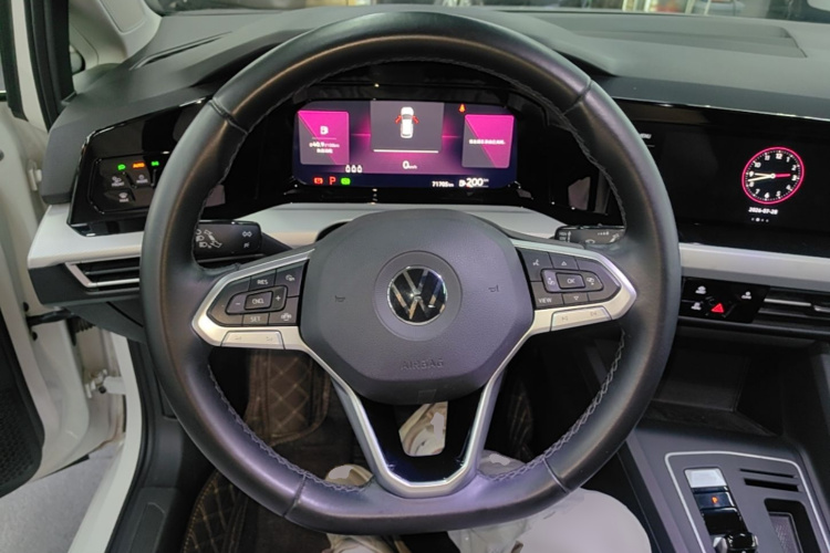 Volkswagen Golf 2021 car image #11