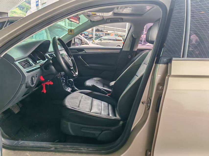 Volkswagen Bora 2017 car image #2
