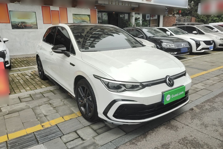 Volkswagen Golf 2023 car image #4