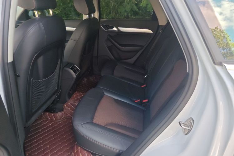 Audi Q3 2017 car image #17