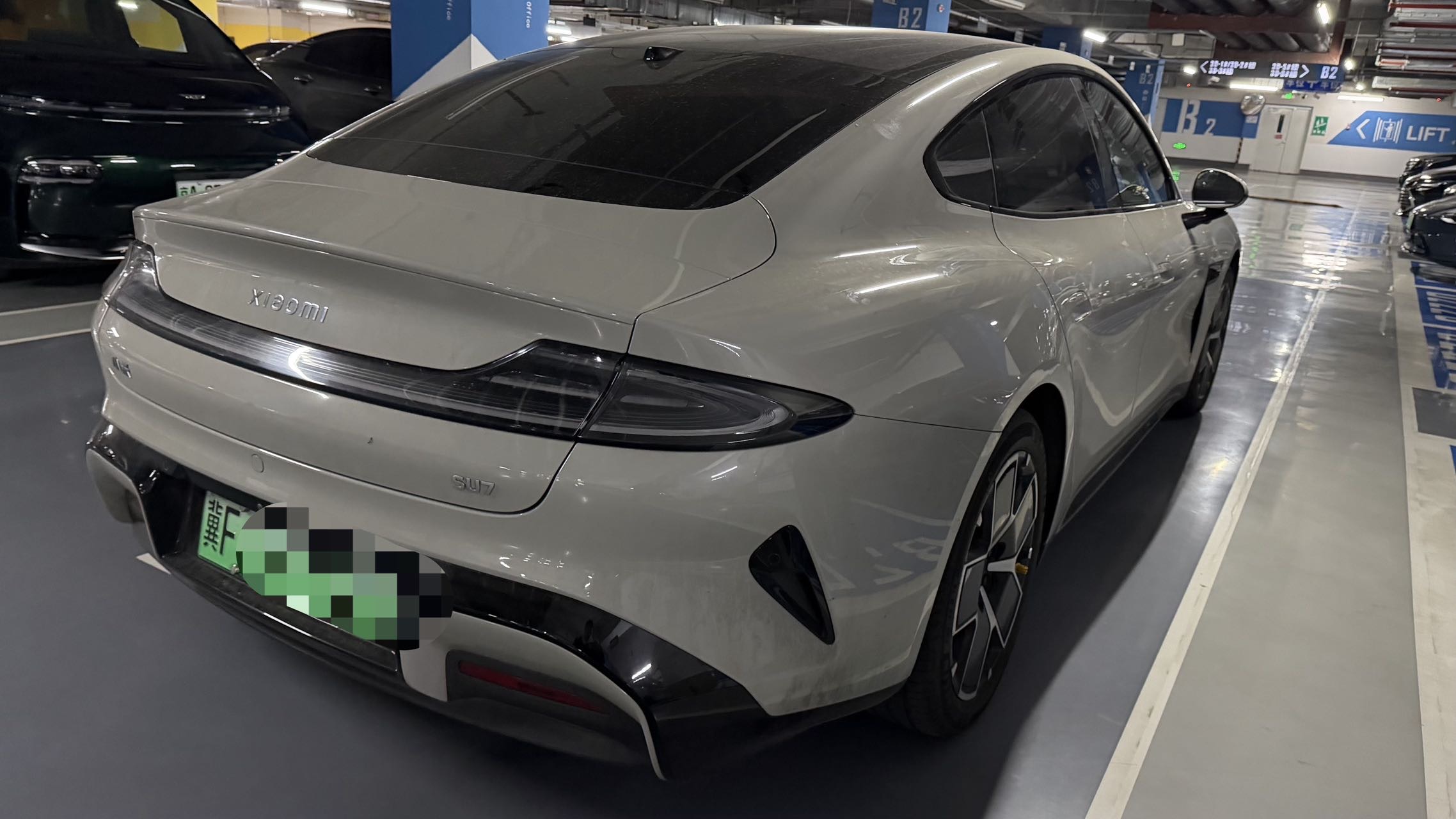 MI SU7 2025 car image #2