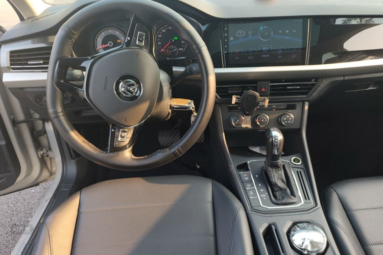 Volkswagen Lavida 2019 car image #11