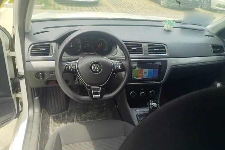 Volkswagen Lavida 2017 car image #11