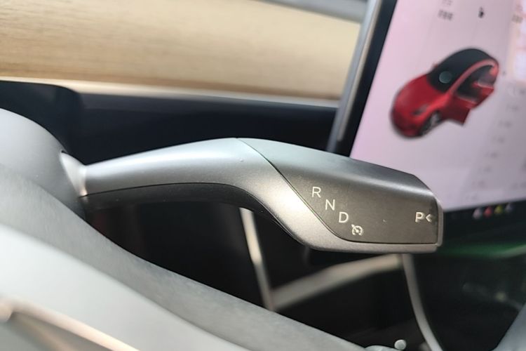 Tesla Model 3 2020 car image #14
