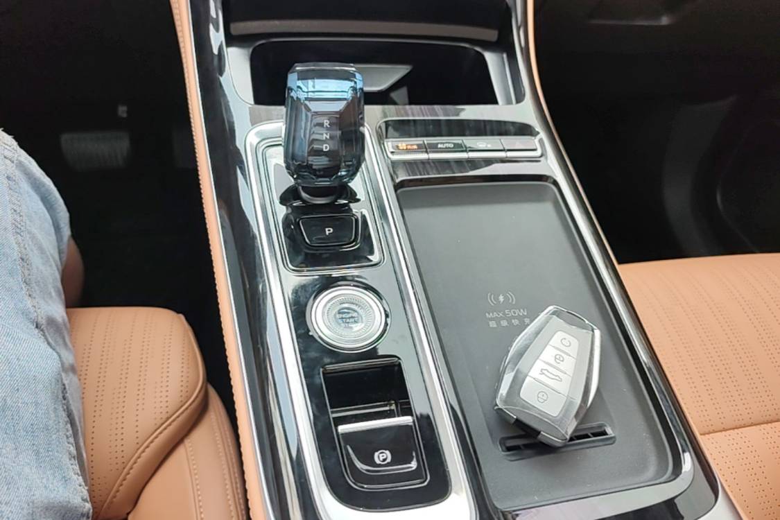 GEELY Boyue L 2026 car image #15