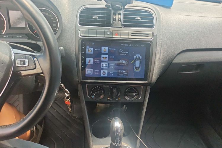 Volkswagen Polo 2018 car image #13