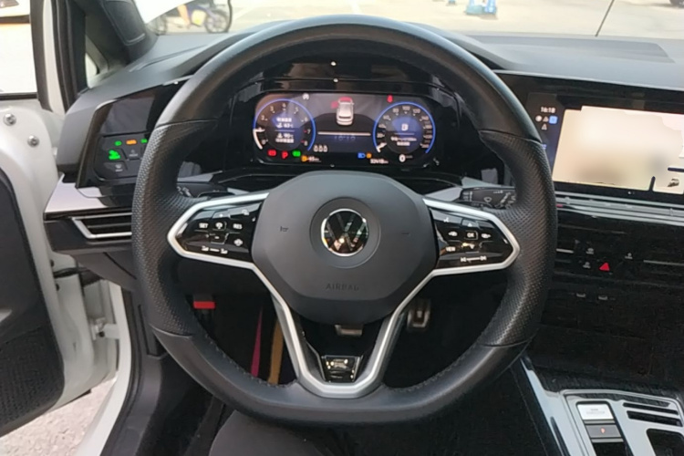 Volkswagen Golf 2022 car image #11