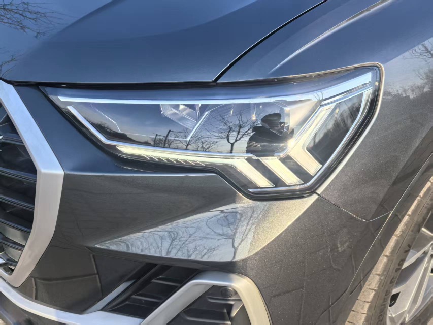 Audi Q3 2023 car image #8