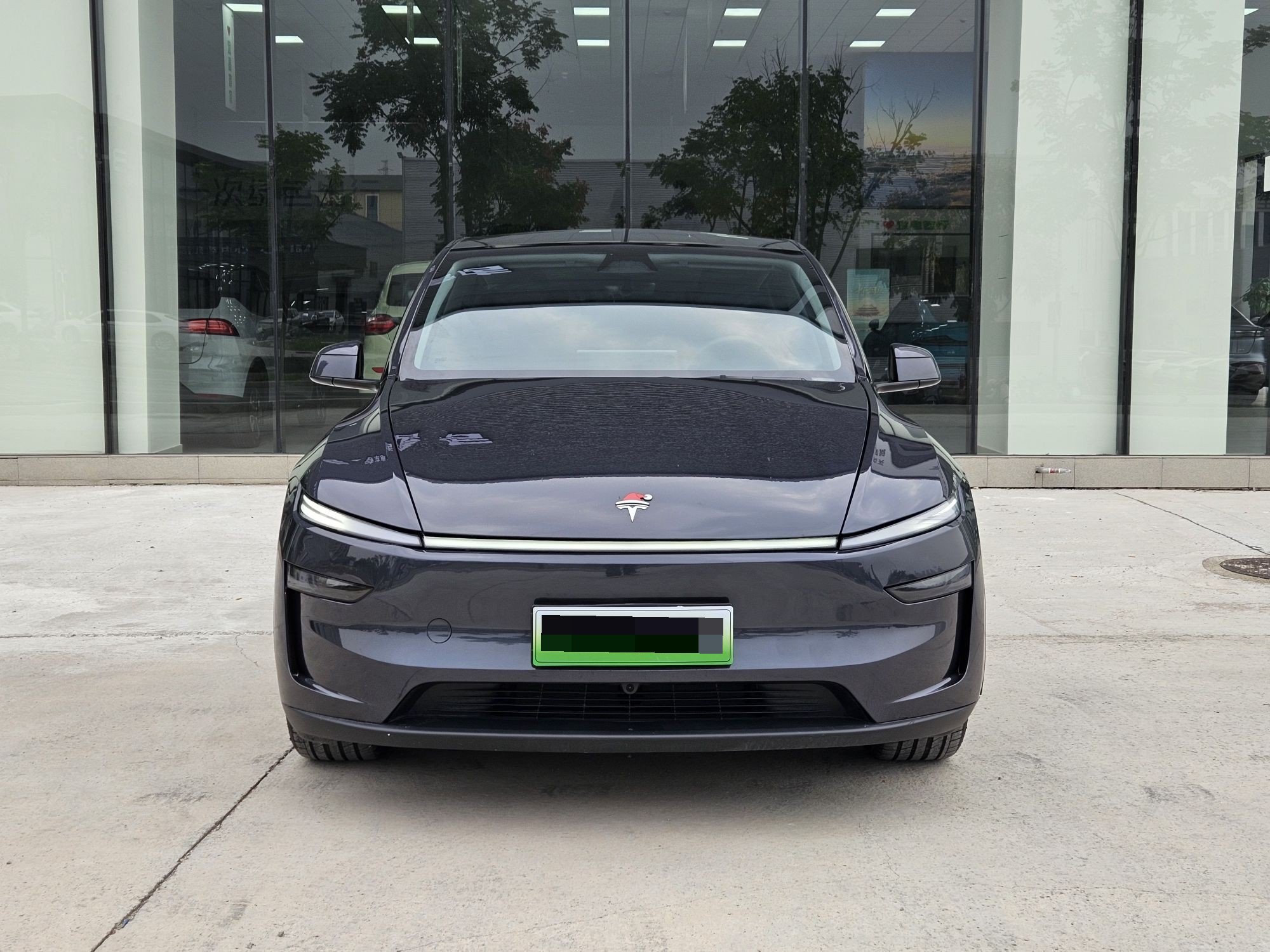 Tesla Model Y 2025 صورة سيارة #2