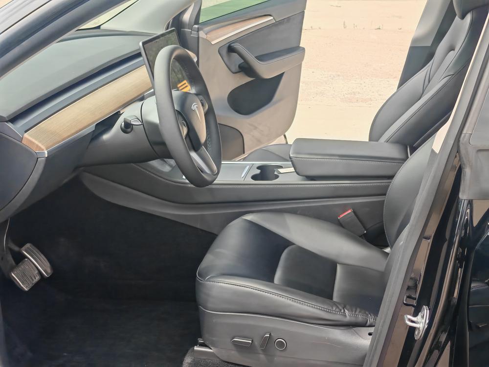 Tesla Model Y 2021 car image #12