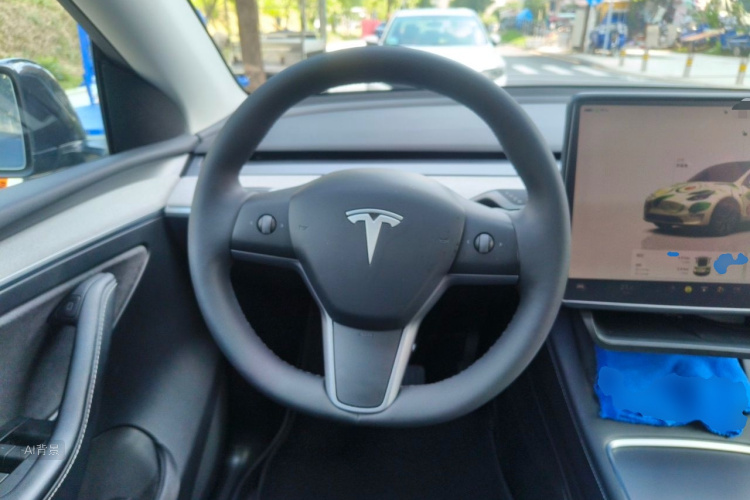 Tesla Model Y 2024 immagine di auto #12