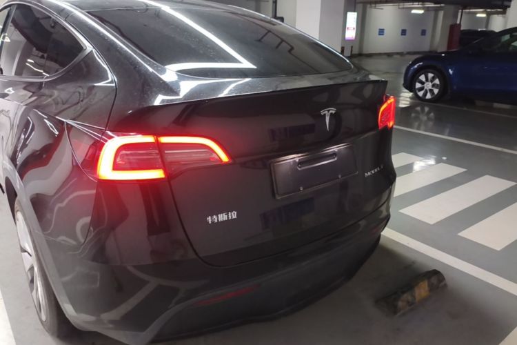 Tesla Model Y 2023 car image #4