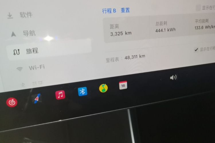 Tesla Model Y 2025 car image #12