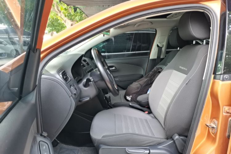 Volkswagen Polo 2016 car image #15