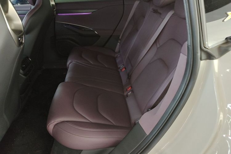 MI SU7 2025 car image #17