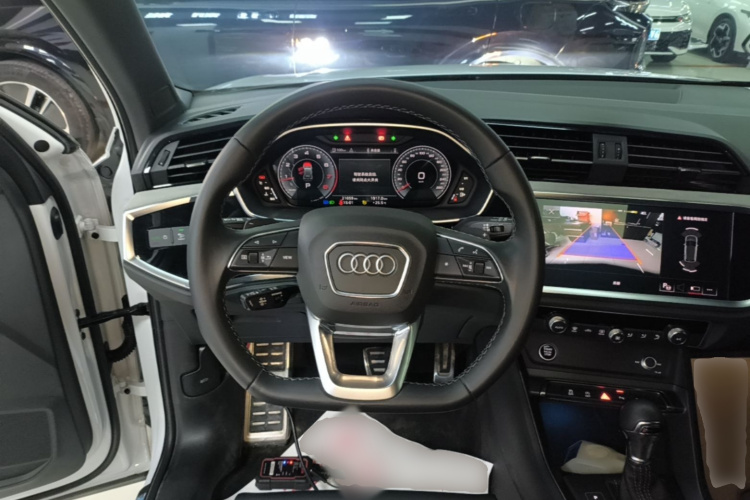 Audi Q3 2024 car image #11