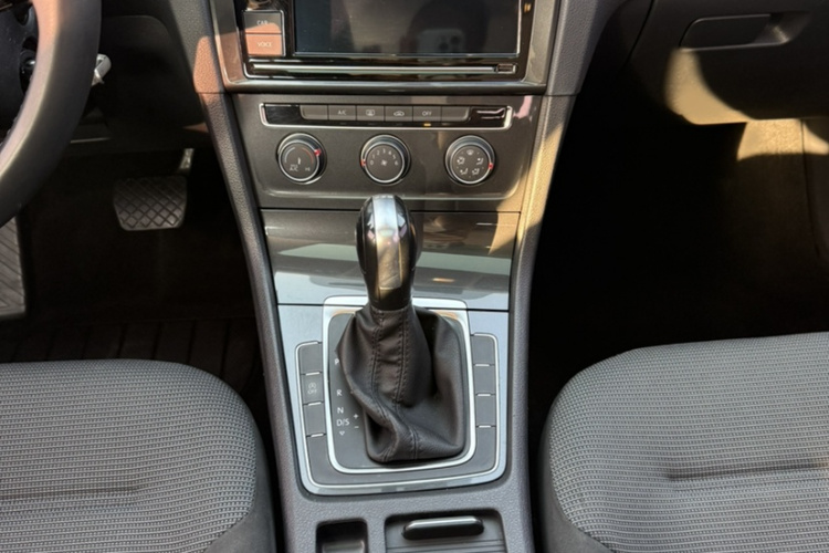 Volkswagen Golf 2019 #17 Volkswagen Golf 2019 car image #17