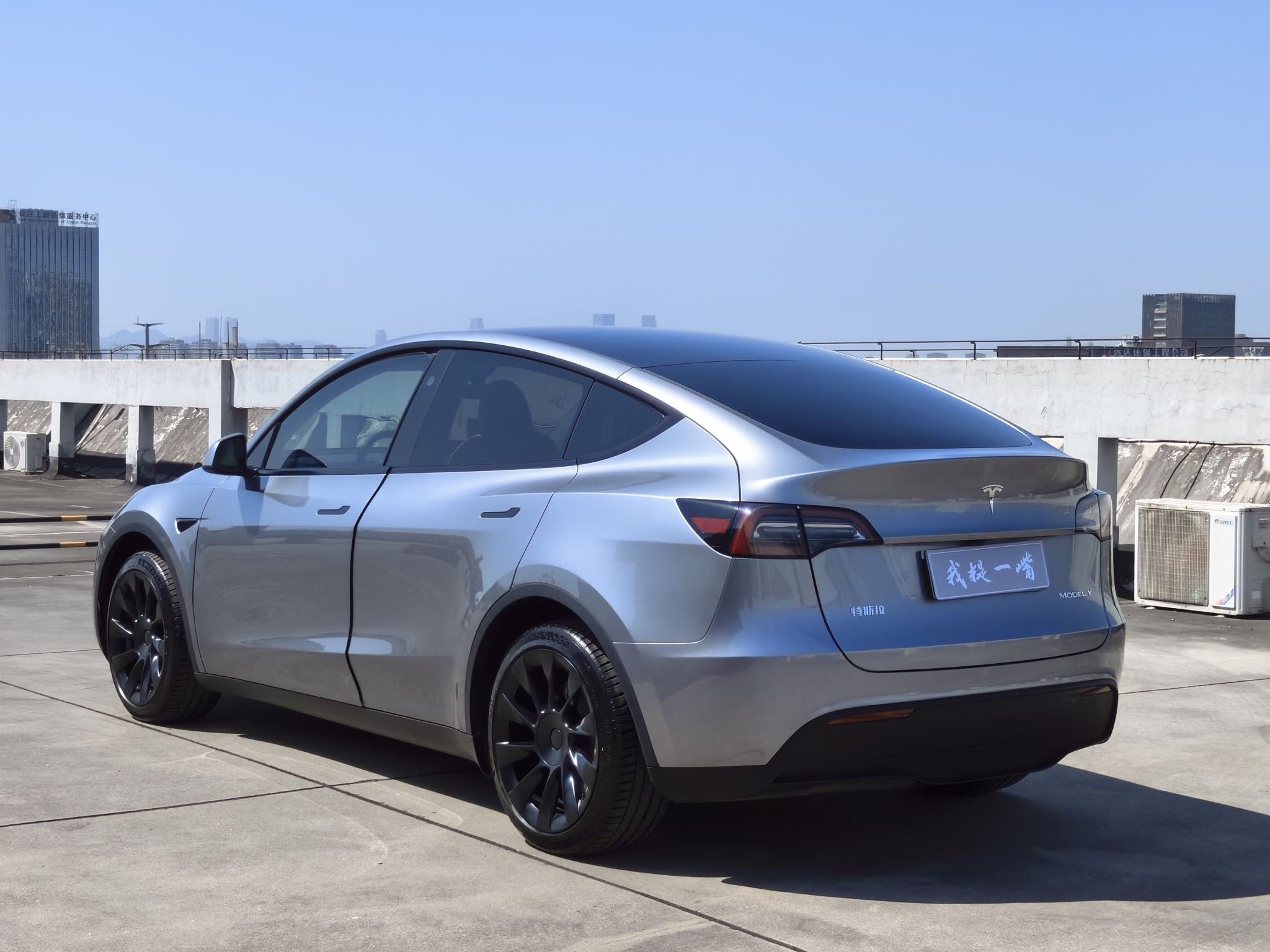Tesla Model Y 2024 #5 Tesla Model Y 2024 car image #5