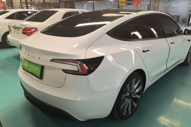Tesla Model 3 2026 imagen de coche #5