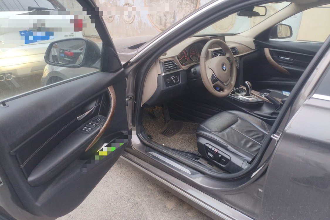 BMW 3 Series 2012 صورة سيارة #23
