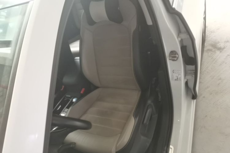 Volkswagen Golf 2017 car image #15