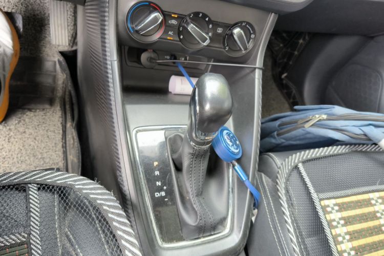 MG ZS 2018 car image #16