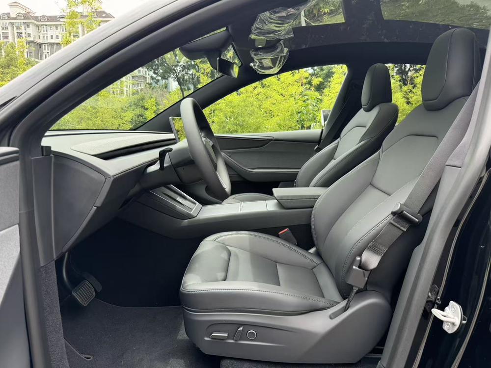 Tesla Model Y 2026 #15 Tesla Model Y 2026 car image #15