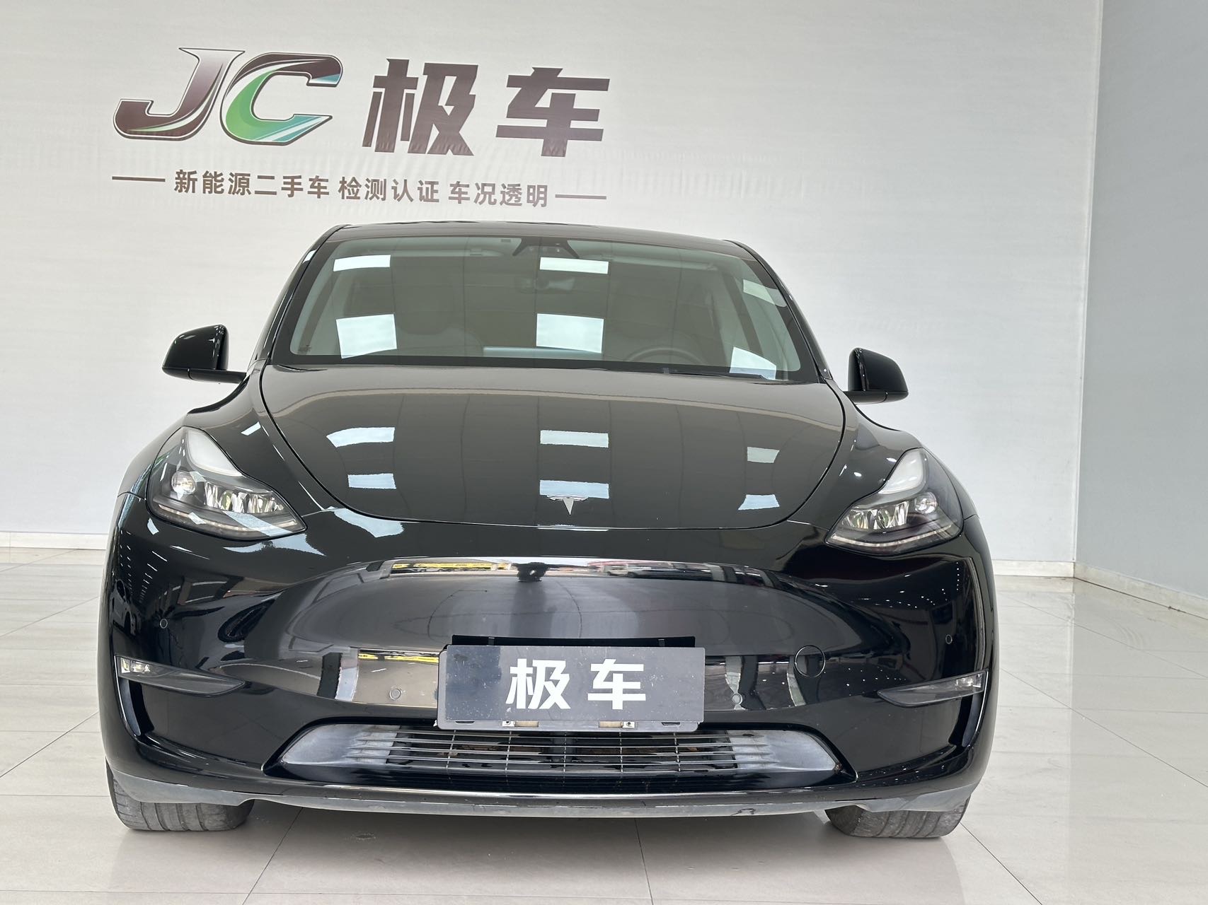 Tesla Model Y 2021 car image #2