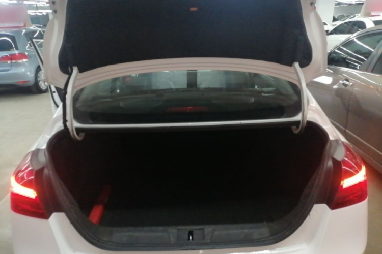 GEELY Emgrand 2019 #21 GEELY Emgrand 2019 car image #21