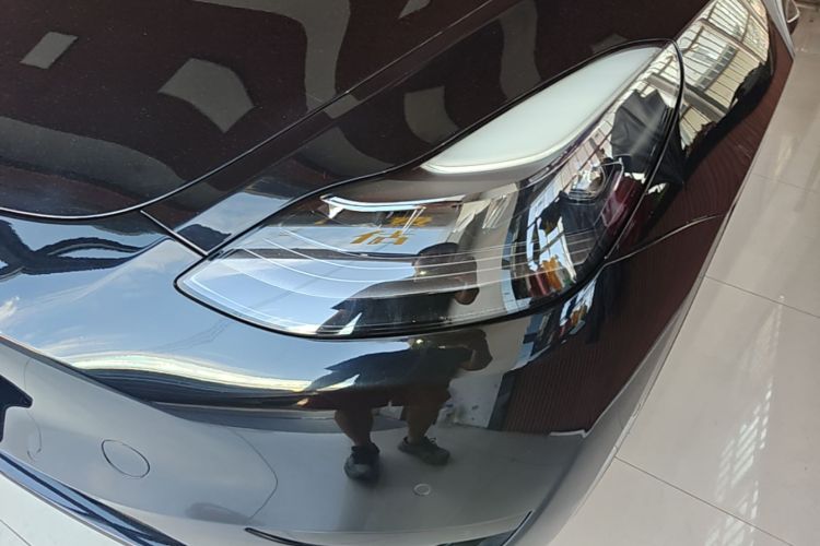 Tesla Model Y 2022 car image #23