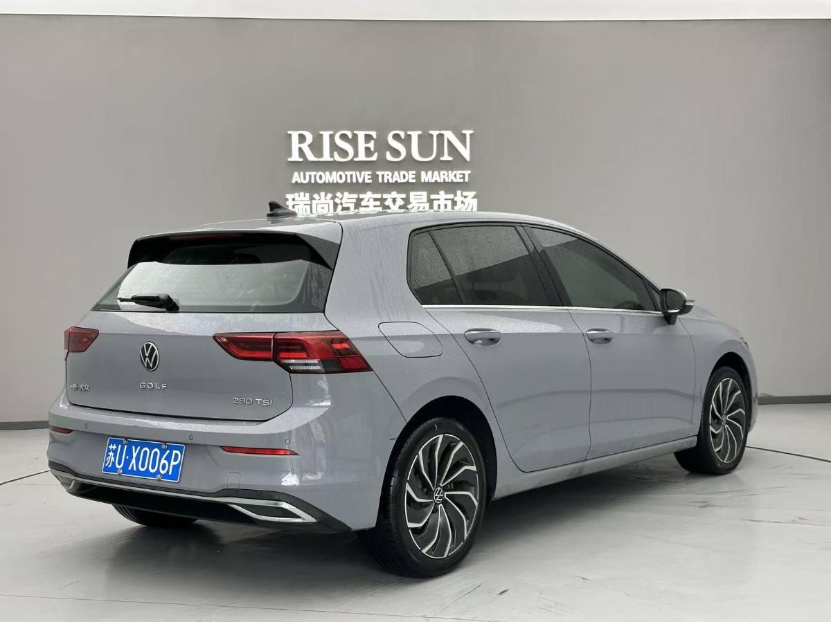Volkswagen Golf 2023 immagine di auto #8