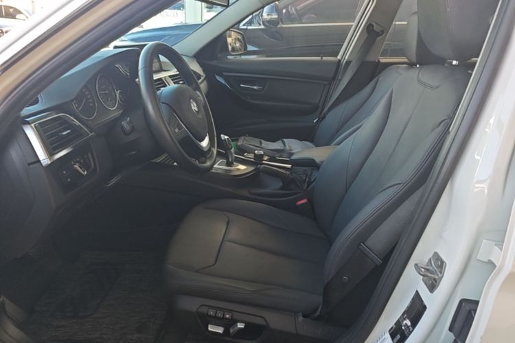 BMW 3 Series 2017 car image #19