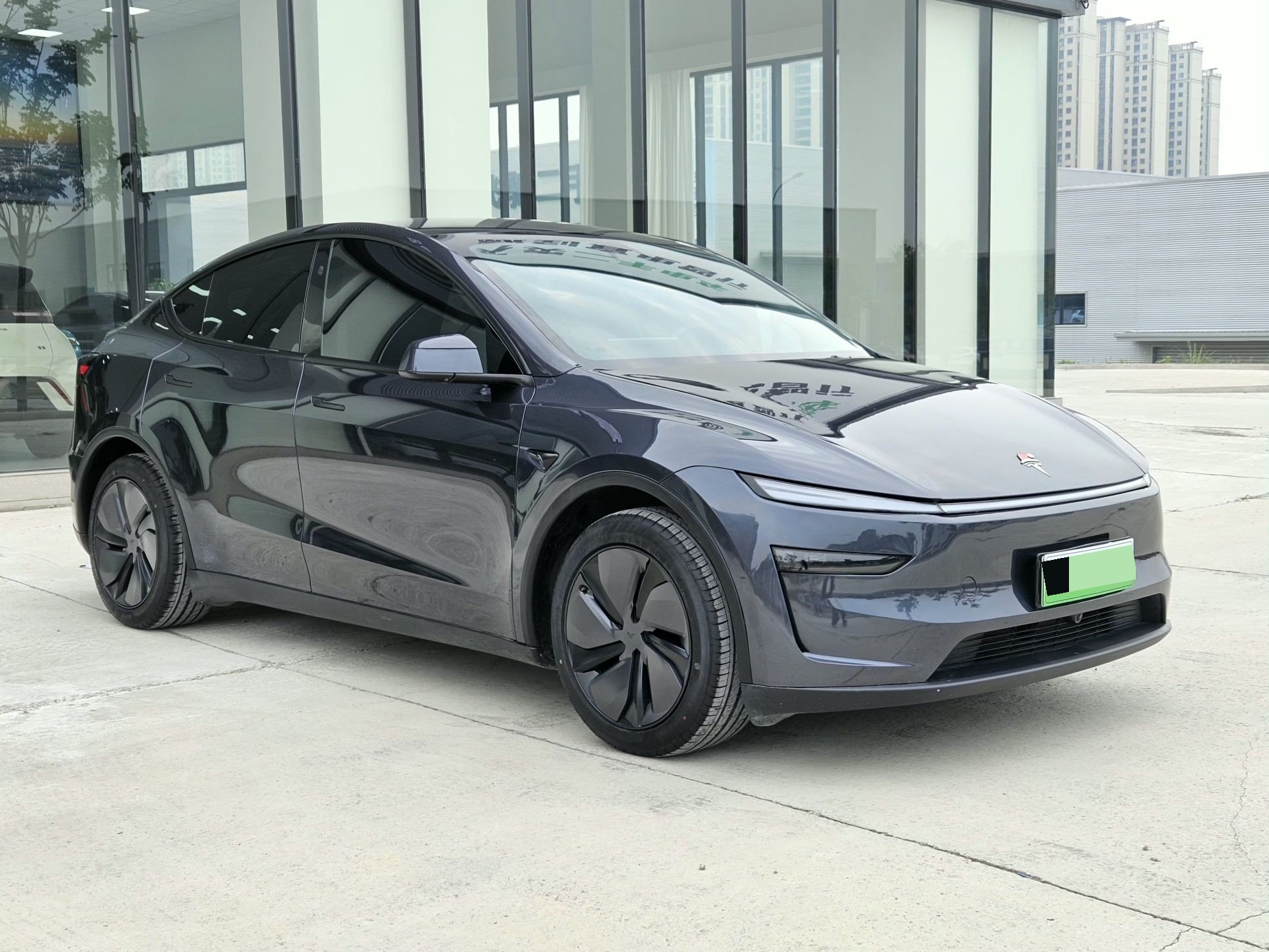 Tesla Model Y 2025 صورة سيارة #3