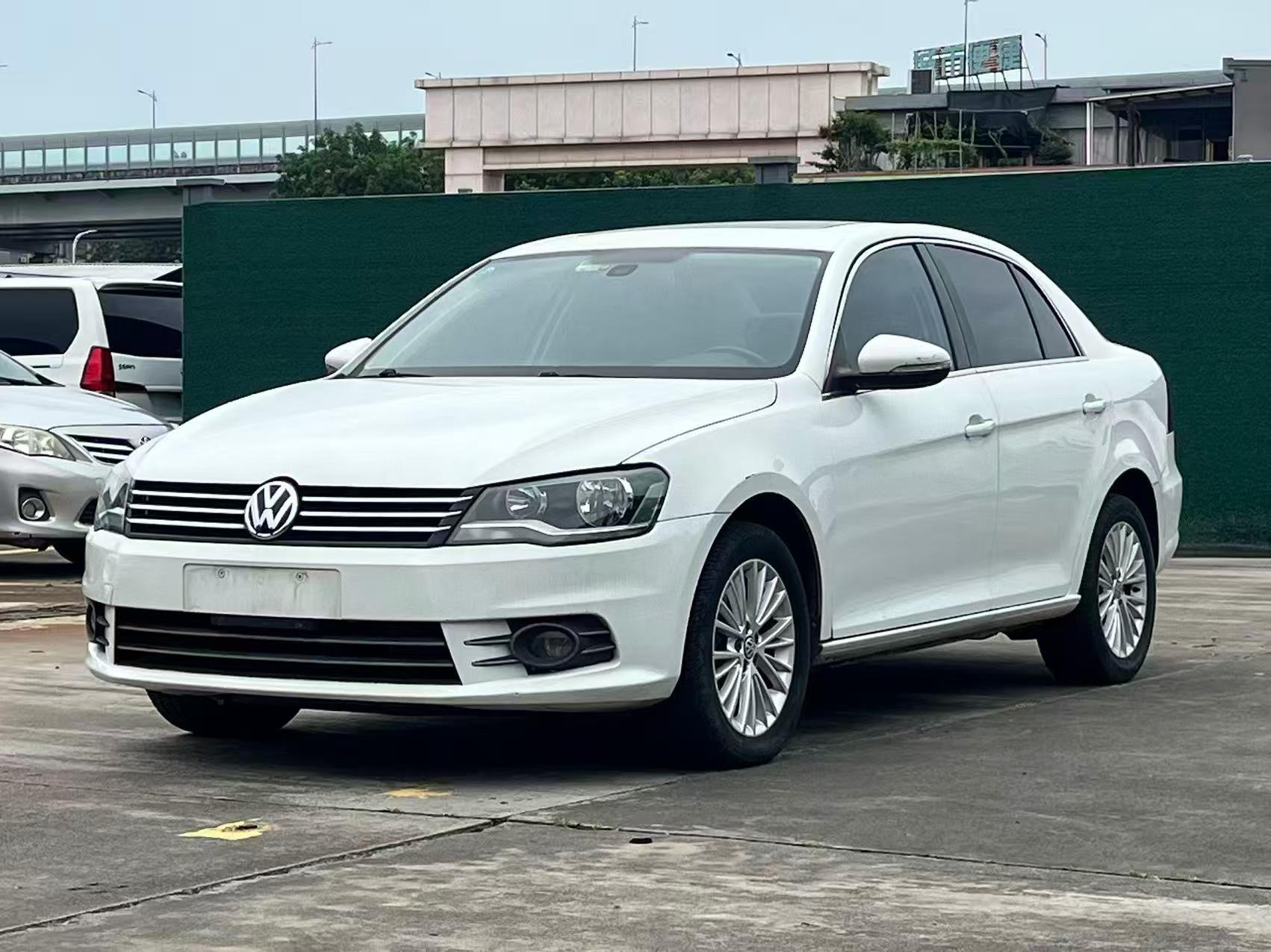 Volkswagen Bora 2013 car image 