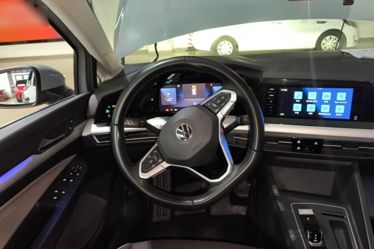 Volkswagen Golf 2022 car image #11
