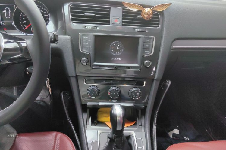 Volkswagen Golf 2017 car image #15