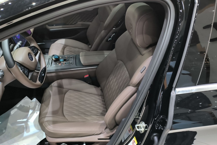 BYD Han 2023 car image #15