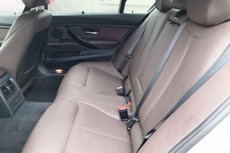 BMW 3 Series 2019 car image #19