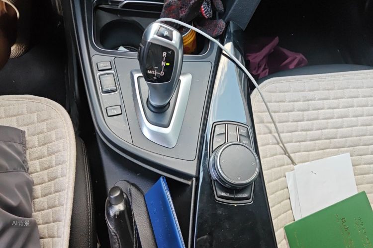 BMW 3 Series 2019 car image #16