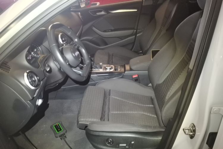 Audi A3 2018 immagine di auto #19
