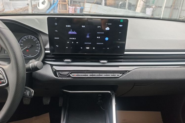 GEELY Emgrand 2025 #13 GEELY Emgrand 2025 car image #13
