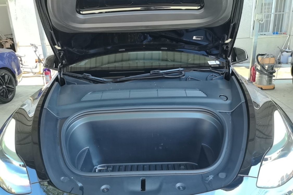 Tesla Model Y 2023 immagine di auto #11