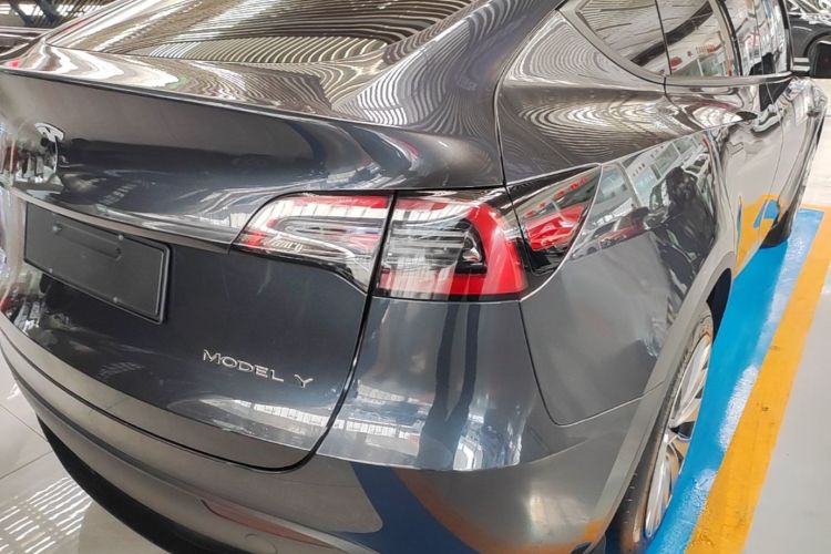 Tesla Model Y 2024 car image #8