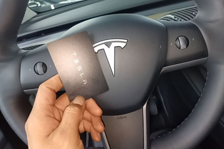 Tesla Model Y 2023 #9 Tesla Model Y 2023 car image #9