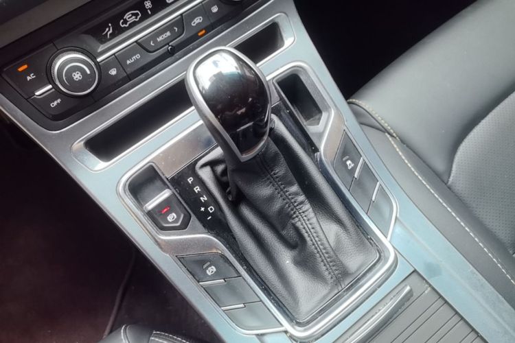 GEELY Emgrand 2019 #14 GEELY Emgrand 2019 car image #14